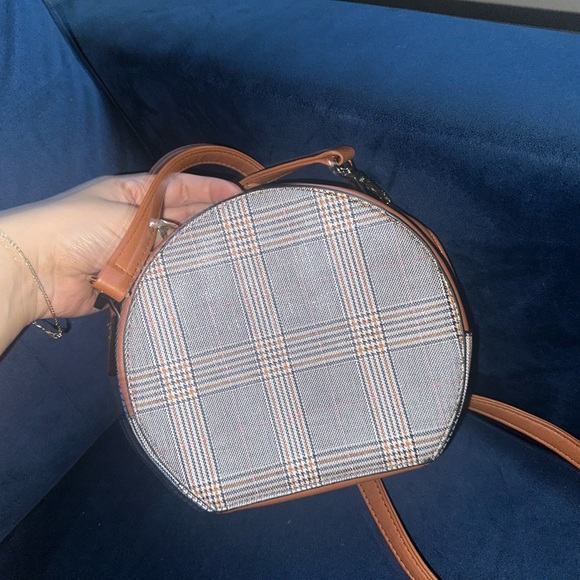 Circular leather bag from LF - Picture 2 of 3